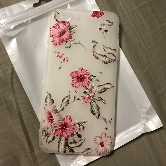 @lruiz1 Accessories - ONE LEFT ❗️ iPhone 7/8 PLUS Floral Case